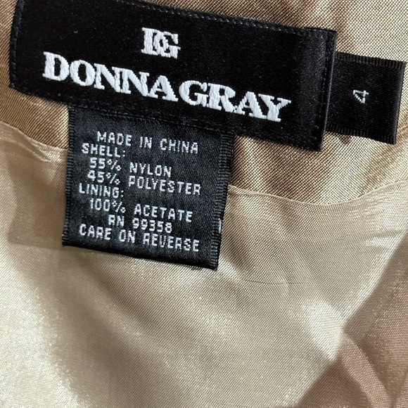 Donna Gray Wrap Skirt Matte Gold Satin-Textured Fringe Edge Size 4 - Picture 6 of 8